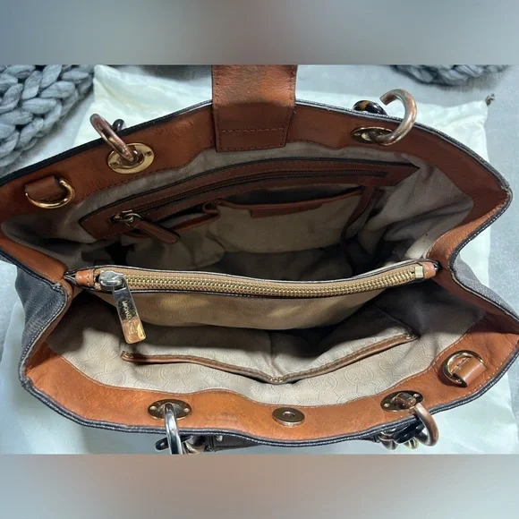 Micheal Kors Signature Tote - Picture 7 of 14